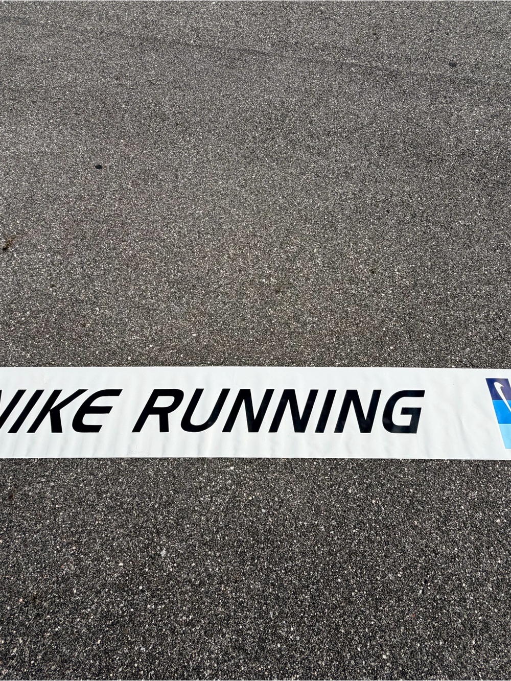 🏃‍♂️ NIKE RUNNING BANNER – 6’5” x 12” – ATHLETIC DISPLAY